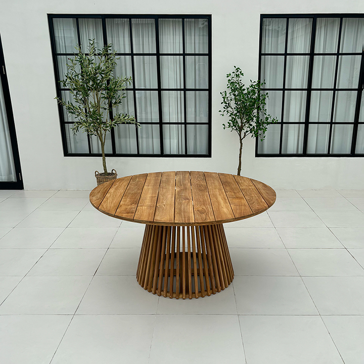 Round Garden Tables