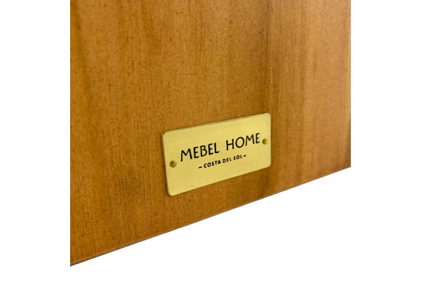 Plank table top with straight edges without gap...