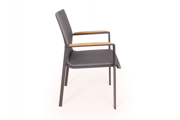 Lea Stable chair