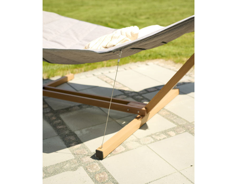 Hammock – on Aluminium Stand