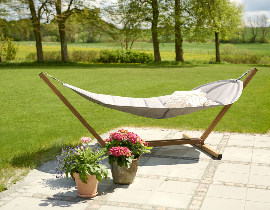 Hammock – on Aluminium Stand