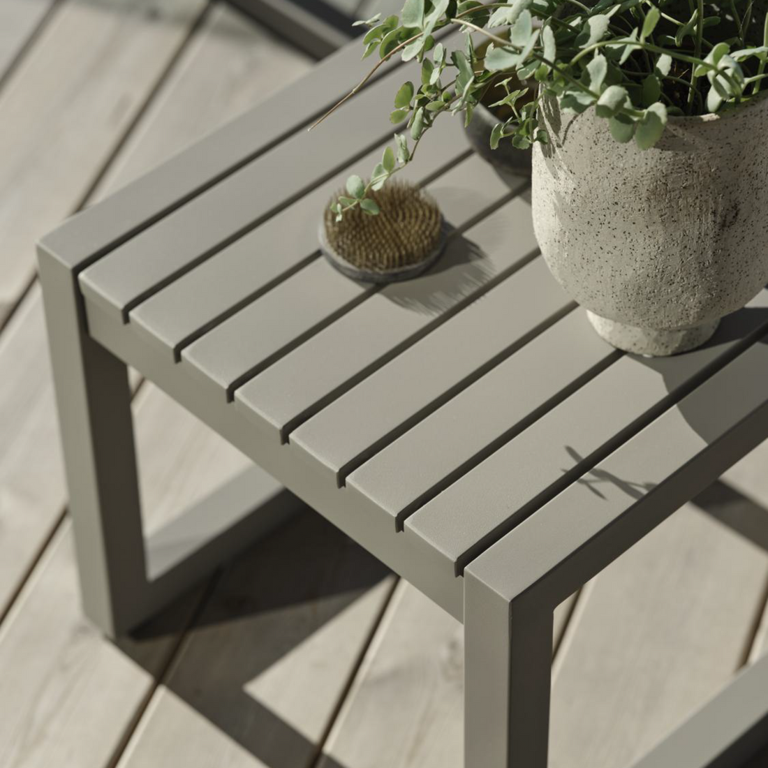 Vevi Side Table BEIGE – 40x40x35 cm